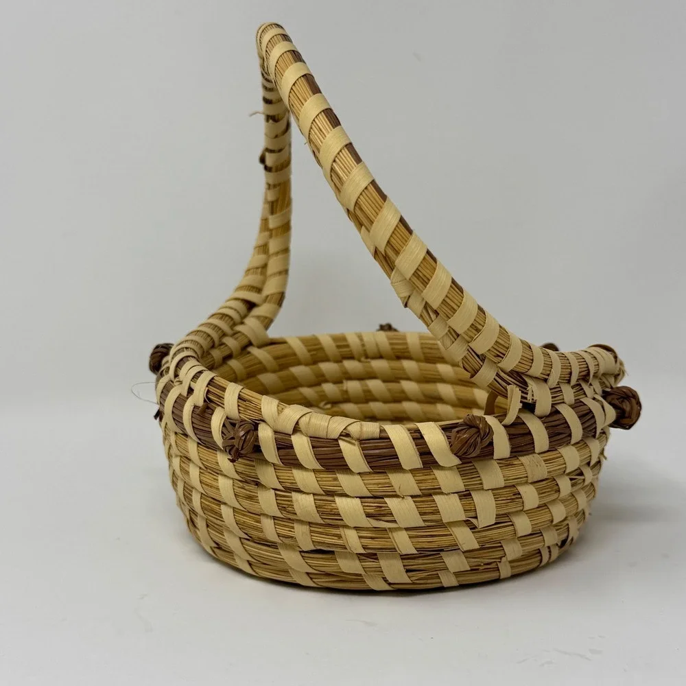 Charleston Gullah Geechee Sweetgrass Basket with Arched Handle